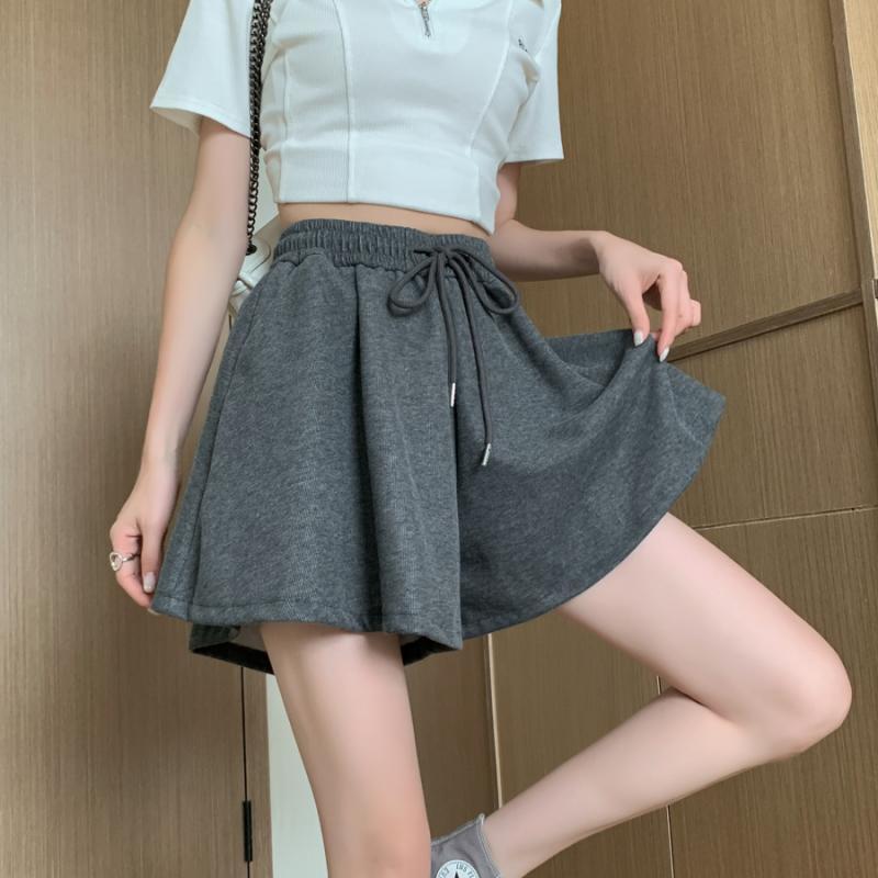 Серые женские кюлоты с широкими штанинами и высокой талией для миниатюрных женщин, лето 2025 - Кулиска, Свободный крой, Повседневные спортивные шорты 2XL (126-145 lbs)
Серые женские кюлоты с широкими штанинами и высокой талией для миниатюрных женщин, лето 2025 - Кулиска, Свободный крой, Повседневные спортивные шорты 2XL (126-145 lbs)