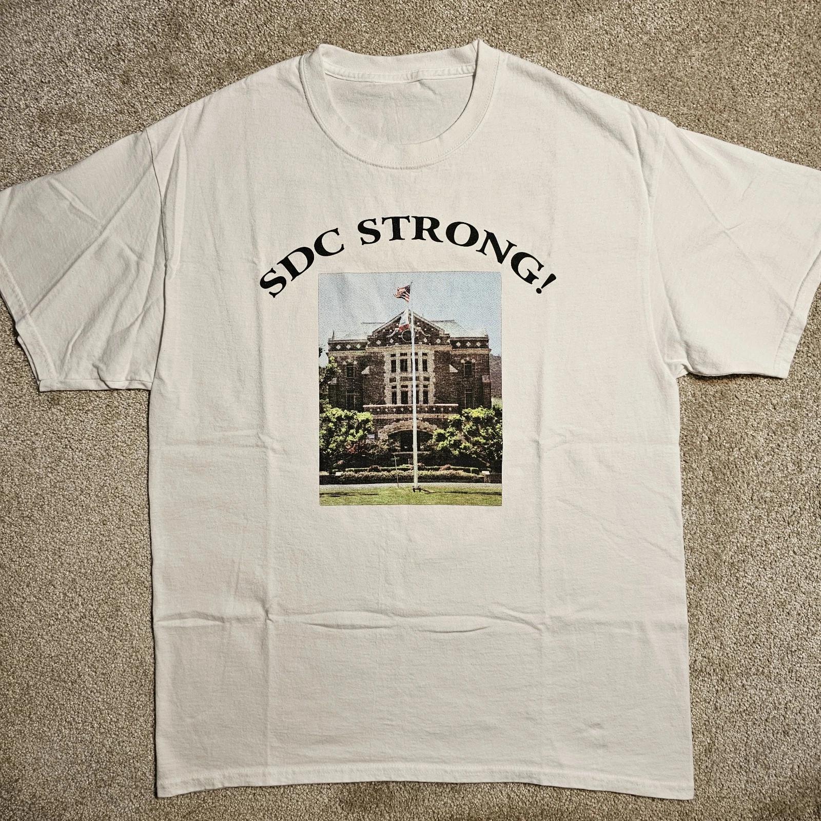 Vintage 90s Y2k SDC Strong College T-shirt Mens L Grunge Sleeze 95431 Skate Emo S
Vintage 90s Y2k SDC Strong College T-shirt Mens L Grunge Sleeze 95431 Skate Emo S