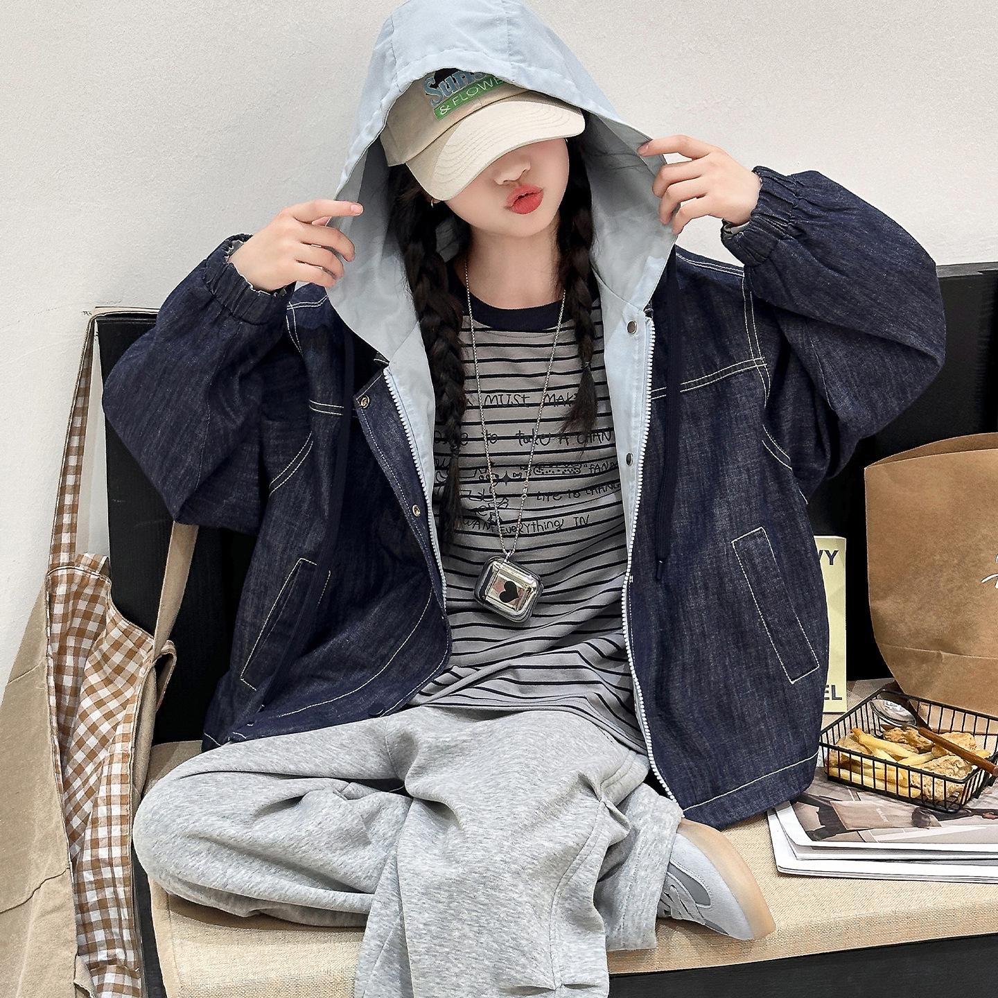 Girls New 2025 Denim Jacket – Hooded Korean Style Casual Cardigan for Spring and Autumn 150 cm
Girls New 2025 Denim Jacket – Hooded Korean Style Casual Cardigan for Spring and Autumn 150 cm