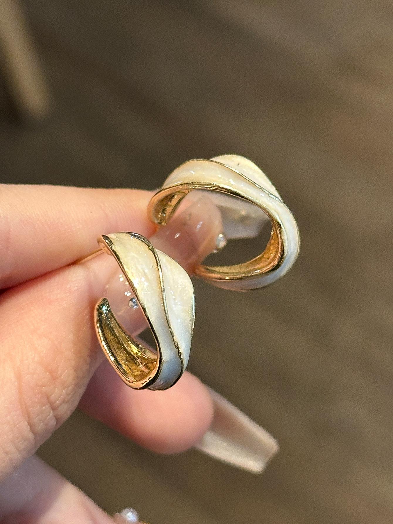 Серьги в стиле ретро Simple Oil Drop Twisted C-образной формы, модные серьги-гвоздики в стиле темперамент
Серьги в стиле ретро Simple Oil Drop Twisted C-образной формы, модные серьги-гвоздики в стиле темперамент