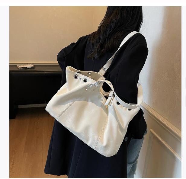 Persality Tote Bag for Women Solid Suede Pillow Underarm Bags Large Capacity Female Commute Shoulder Bags Matte Travel Pack бежевый
Persality Tote Bag for Women Solid Suede Pillow Underarm Bags Large Capacity Female Commute Shoulder Bags Matte Travel Pack бежевый