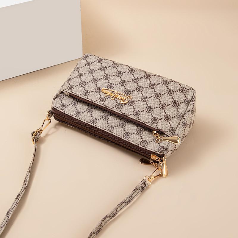 Multi-layer zipper shoulder bag women s bag small bag messenger bag shopping small square bag fashion soft leather pattern Length 22cm * width 7.5cm * height 13cm
Multi-layer zipper shoulder bag women s bag small bag messenger bag shopping small square bag fashion soft leather pattern Length 22cm * width 7.5cm * height 13cm