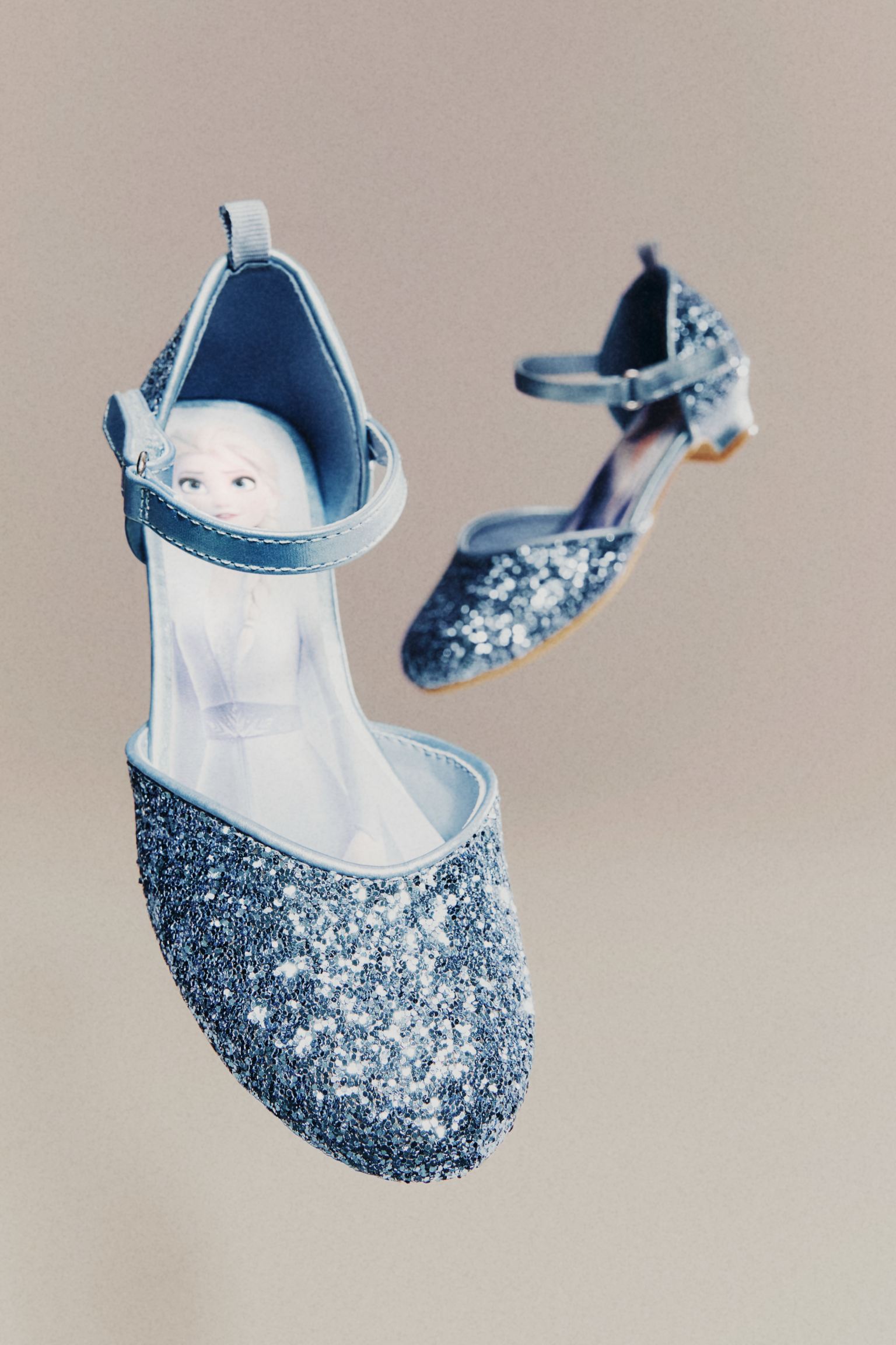 Блестящая обувь
Блестящая обувь