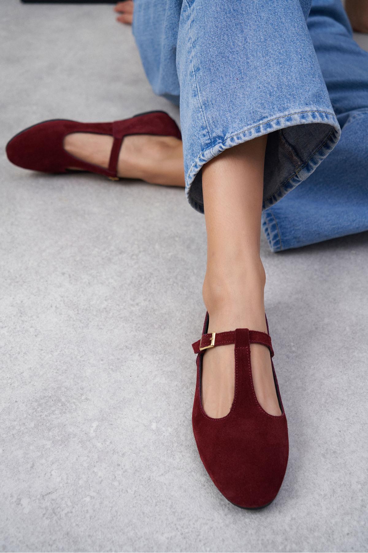 Женские туфли на плоской подошве Palmer Claret Red, из натуральной замши с пряжкой, балетки на плоской подошве с детальной пряжкой
Женские туфли на плоской подошве Palmer Claret Red, из натуральной замши с пряжкой, балетки на плоской подошве с детальной пряжкой