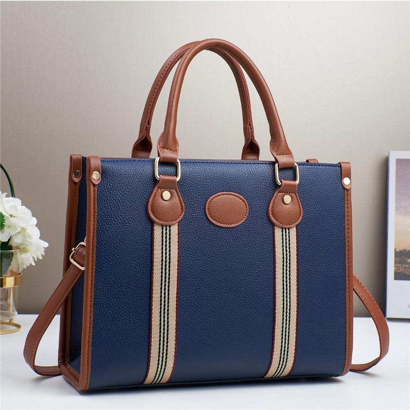 Bag women s fashion handbag Korean version texture one shoulder oblique span bag women s new model синій
Bag women s fashion handbag Korean version texture one shoulder oblique span bag women s new model синій