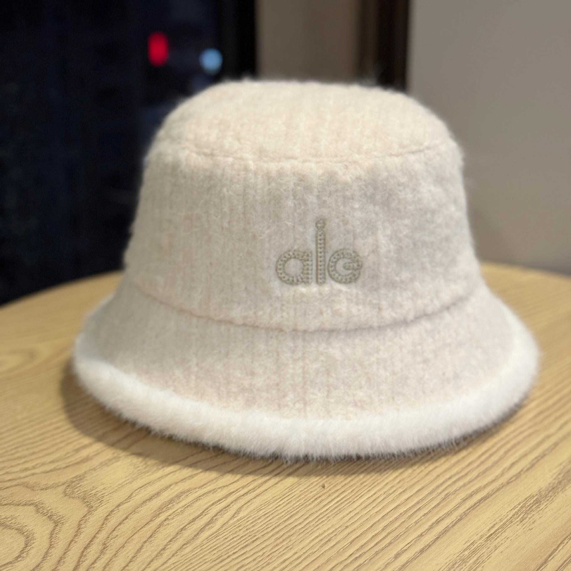 New Embroidered Letter Fisherman Hat for Women in Autumn and Winter Warm and Face Showing Small Plush Hat Fashionable and Cold Proof Basin Hat Trend Adjustable
New Embroidered Letter Fisherman Hat for Women in Autumn and Winter Warm and Face Showing Small Plush Hat Fashionable and Cold Proof Basin Hat Trend Adjustable