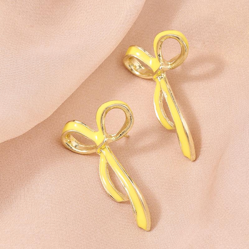Purple bow retro French S stud earrings elegant Hong Kong style temperament жовтий
Purple bow retro French S stud earrings elegant Hong Kong style temperament жовтий