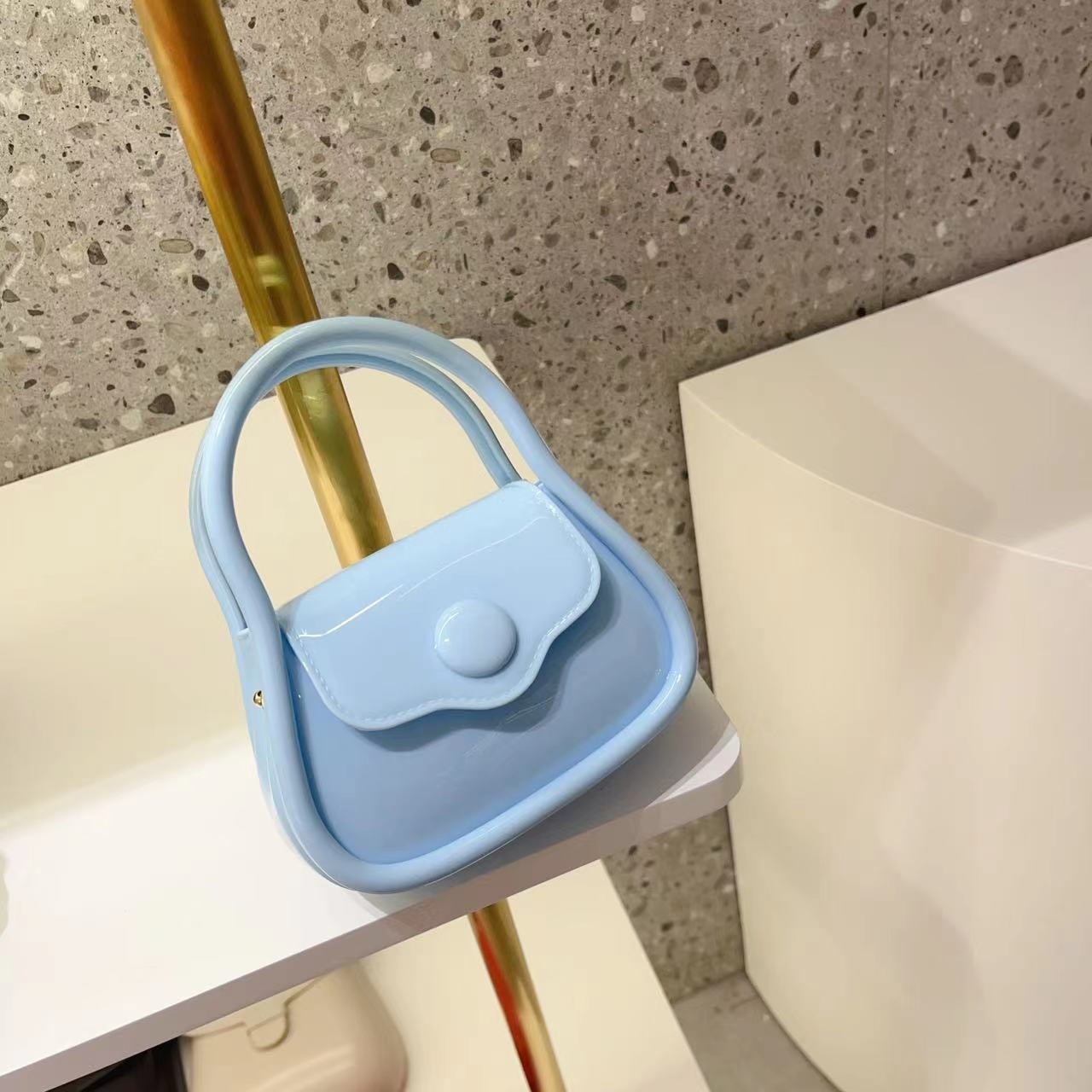Macaron jelly bag, Guka gift bag, small exquisite chain bag, mini small cage bag, portable shoulder crossbody.
Macaron jelly bag, Guka gift bag, small exquisite chain bag, mini small cage bag, portable shoulder crossbody.