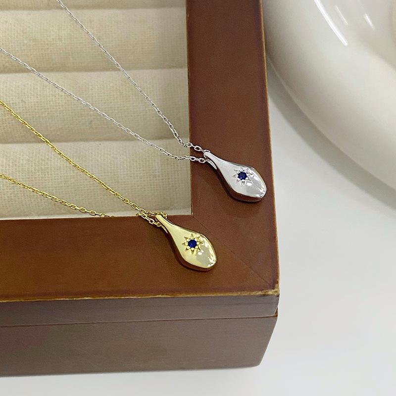 Small and Exquisite All Over Body with A Small Eight Pointed Star Water Bottle Pendant Necklace, Elegant and Minimalist Necklace
Small and Exquisite All Over Body with A Small Eight Pointed Star Water Bottle Pendant Necklace, Elegant and Minimalist Necklace
