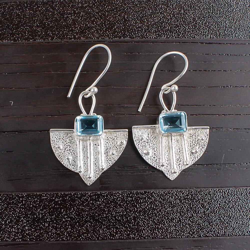 Rare Sky Blue Topaz Gemstone 925 Sterling Silver Jewelry Handmade Earrings 1.19 EE-65-2
Rare Sky Blue Topaz Gemstone 925 Sterling Silver Jewelry Handmade Earrings 1.19 EE-65-2