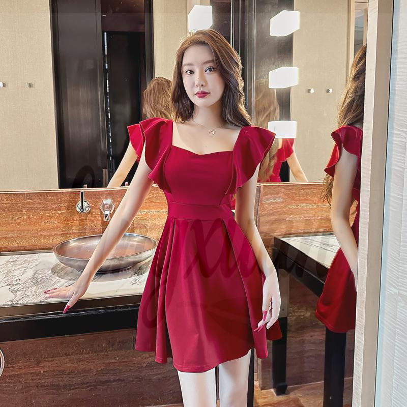 Spicy Girl Red Ruffle Dress: Sexy Low-Cut, Waist-Cinching Short Skirt M червоний
Spicy Girl Red Ruffle Dress: Sexy Low-Cut, Waist-Cinching Short Skirt M червоний