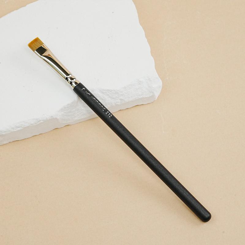 Copper Tube M212 Detail Concealer & Fine Eyeliner Brush – Flat Head for Under-Eye Puff.
Copper Tube M212 Detail Concealer & Fine Eyeliner Brush – Flat Head for Under-Eye Puff.