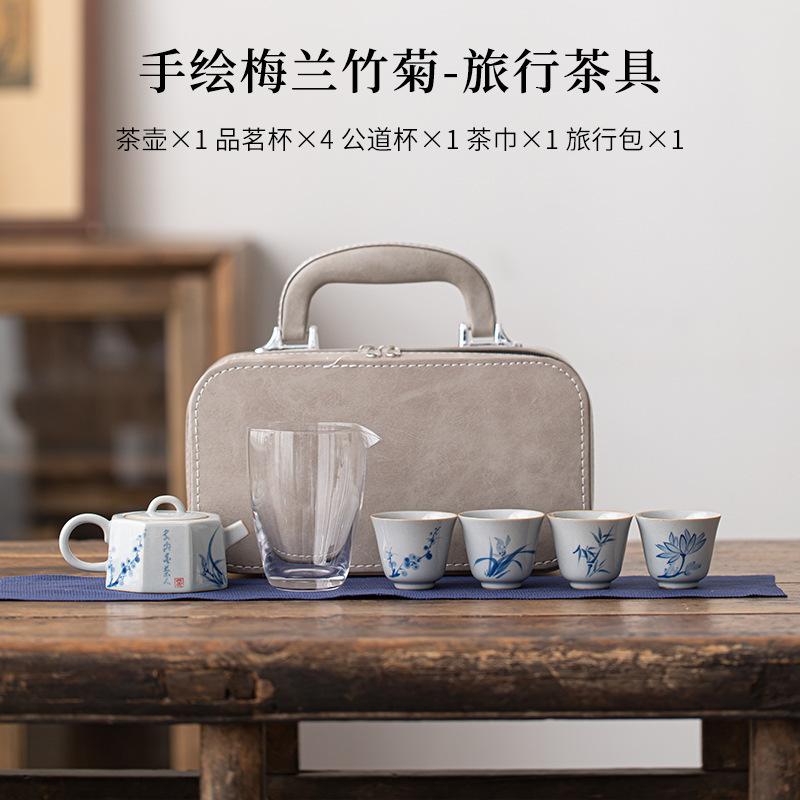 Нарисованный вручную чайный сервиз с изображением сливы, орхидеи, бамбука, хризантемы, китайский набор для путешествий, 1 горшок, 4 чашки, стеклянные переносные кожаные сумки для кемпинга на открытом воздухе
Нарисованный вручную чайный сервиз с изображением сливы, орхидеи, бамбука, хризантемы, китайский набор для путешествий, 1 горшок, 4 чашки, стеклянные переносные кожаные сумки для кемпинга на открытом воздухе