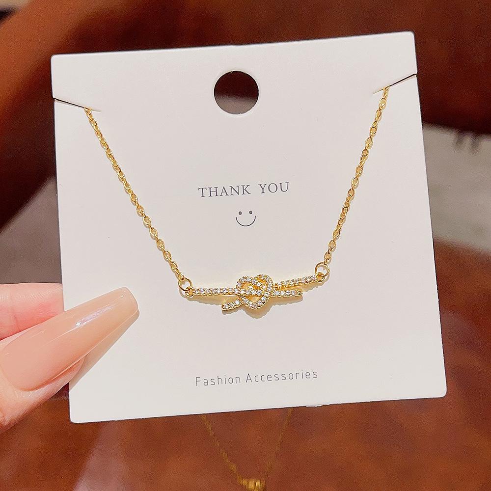 Elegant Titanium Steel Heart Necklace - Women s High-End, Sparkling Pendant, Light Luxury Niche Choker, Fashionable Versatile Clavicle Chain.
Elegant Titanium Steel Heart Necklace - Women s High-End, Sparkling Pendant, Light Luxury Niche Choker, Fashionable Versatile Clavicle Chain.
