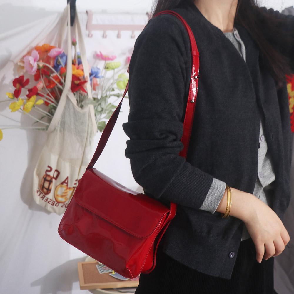 PU Leather Bright PU Shoulder Bag Fashion Design Versatile Saddle Bag INS Underarm Bag Travel чёрный
PU Leather Bright PU Shoulder Bag Fashion Design Versatile Saddle Bag INS Underarm Bag Travel чёрный