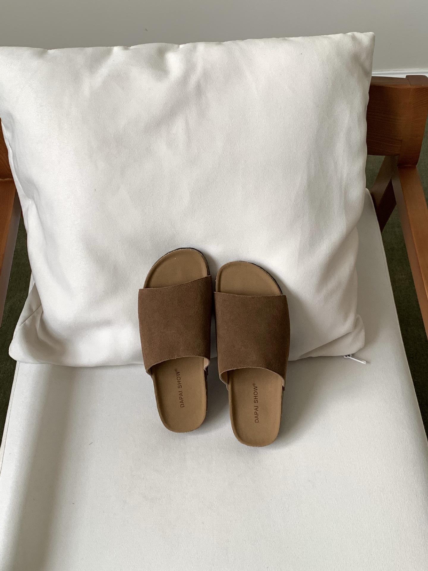 Retro Versatile Flat Shoes Women S Round Head Open-Toed White One-Word Slippers One Pedal Frosted Cold Slippers 39 темно-коричневого кольору
Retro Versatile Flat Shoes Women S Round Head Open-Toed White One-Word Slippers One Pedal Frosted Cold Slippers 39 темно-коричневого кольору
