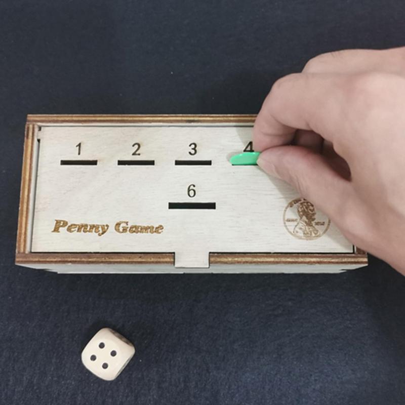 Penny Game Весела настільна гра працює з пенні Позбудься монет, щоб виграти Гра в монети Wood Box для 2-6 гравців Проста + стратегічні кубики onesize
Penny Game Весела настільна гра працює з пенні Позбудься монет, щоб виграти Гра в монети Wood Box для 2-6 гравців Проста + стратегічні кубики onesize