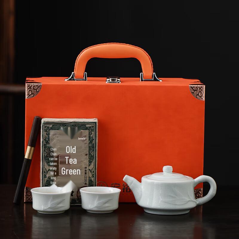 Hongyu Gentleman Classic Celadon Ceramic Tea Set
Hongyu Gentleman Classic Celadon Ceramic Tea Set