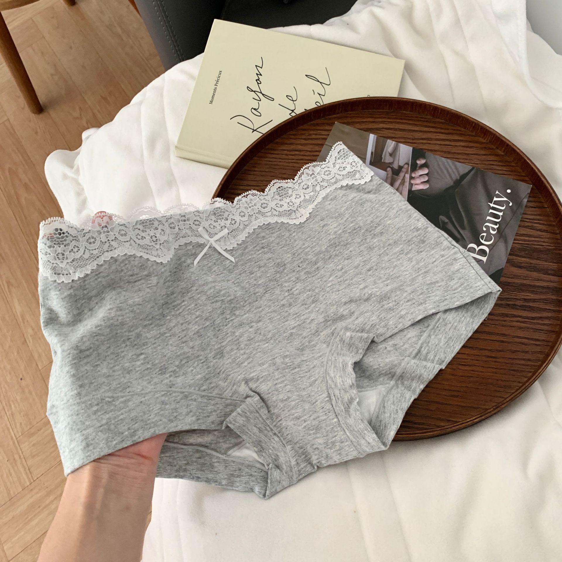 Женские весенне-осенние универсальные хлопковые трусики с кружевной отделкой, антибактериальные, с удлиненной ластовицей, с плоским углом выреза XL серый
Женские весенне-осенние универсальные хлопковые трусики с кружевной отделкой, антибактериальные, с удлиненной ластовицей, с плоским углом выреза XL серый