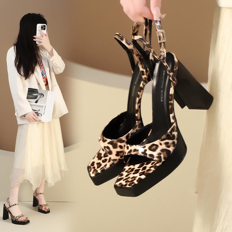 New sexy leopard print waterproof table thick heel super high heels women s one-word buckle with light mouth open-toed sandals 42 леопард друку кольору
New sexy leopard print waterproof table thick heel super high heels women s one-word buckle with light mouth open-toed sandals 42 леопард друку кольору