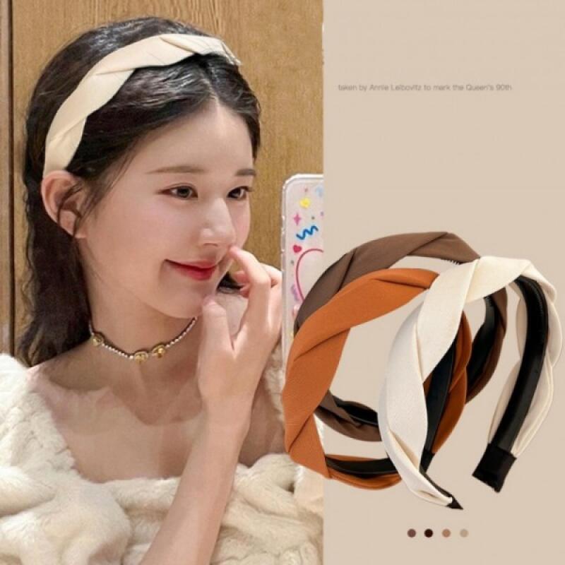 Twisted braid hairband Khaki
Twisted braid hairband Khaki