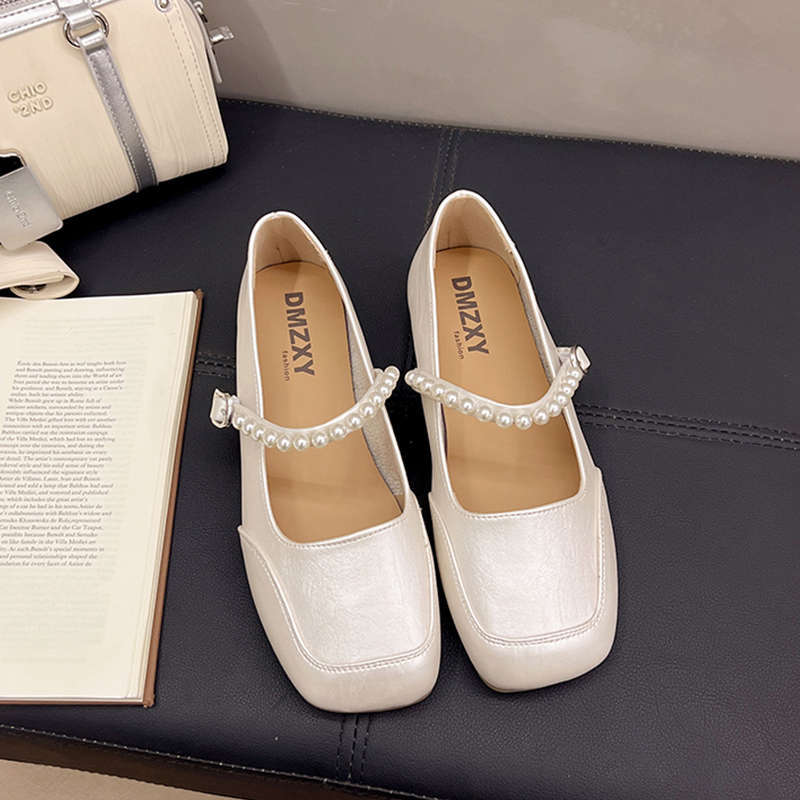 French pearl one-word buckle shallow mouth small single shoes women s 2025 summer with skirt soft-soled Mary Jane shoes small leather shoes 35 бежевый
French pearl one-word buckle shallow mouth small single shoes women s 2025 summer with skirt soft-soled Mary Jane shoes small leather shoes 35 бежевый