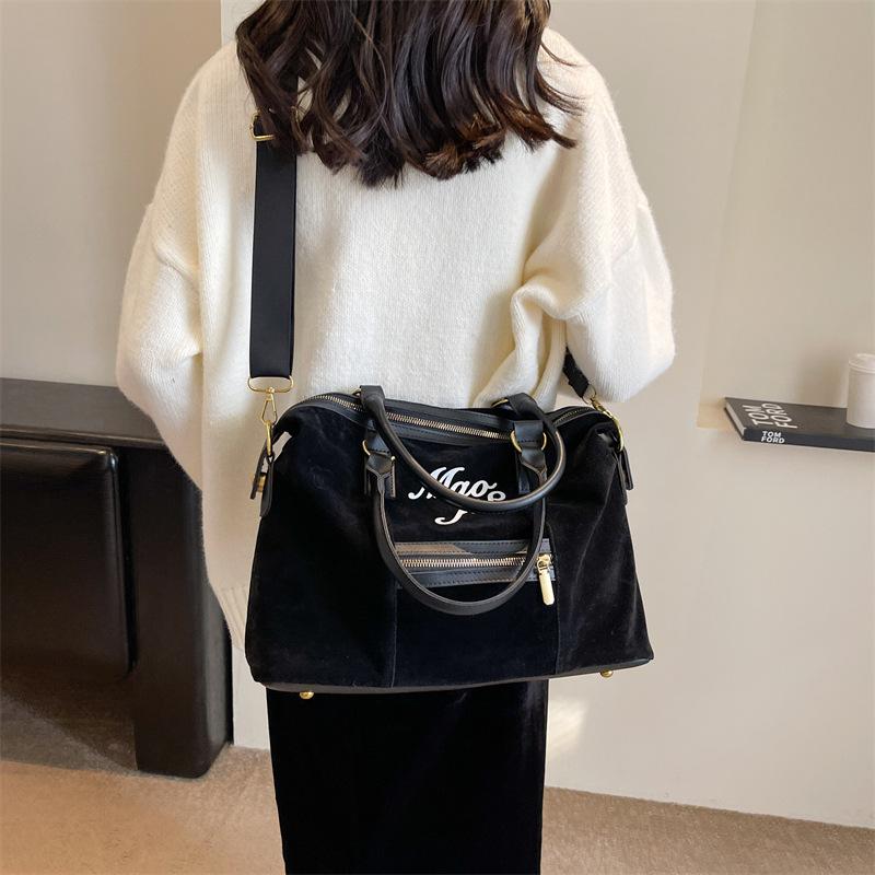 Maillard ретро матовая сумка-тоут женская 2025 осень и зима новая средневековая сумка для通勤 большая вместимость на плечо через плечо 35*17*25 чёрный
Maillard ретро матовая сумка-тоут женская 2025 осень и зима новая средневековая сумка для通勤 большая вместимость на плечо через плечо 35*17*25 чёрный