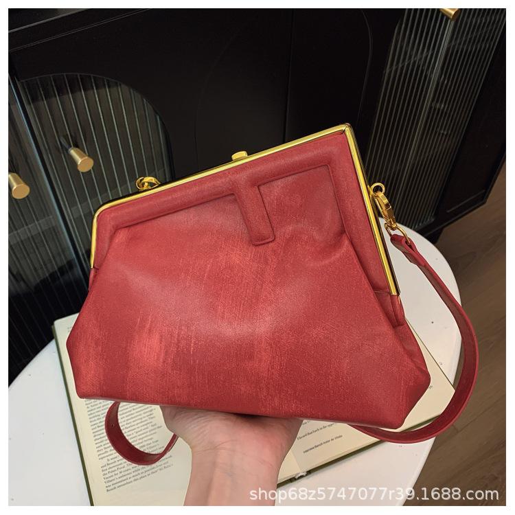 Премиум-сенс 2025 новый чехол для мобильного телефона женская косая маленькая сумка с широким плечевым ремнем сумка через плечо летняя маленькая сумка красный
Премиум-сенс 2025 новый чехол для мобильного телефона женская косая маленькая сумка с широким плечевым ремнем сумка через плечо летняя маленькая сумка красный