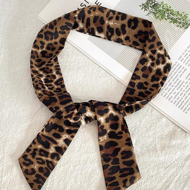 Y2K Thin Leopard Print Scarf Women Retro Aesthetics Graceful Long Neckerchief Windproof Breathable Soft Fabric Scarves Woman 6x90cm
Y2K Thin Leopard Print Scarf Women Retro Aesthetics Graceful Long Neckerchief Windproof Breathable Soft Fabric Scarves Woman 6x90cm