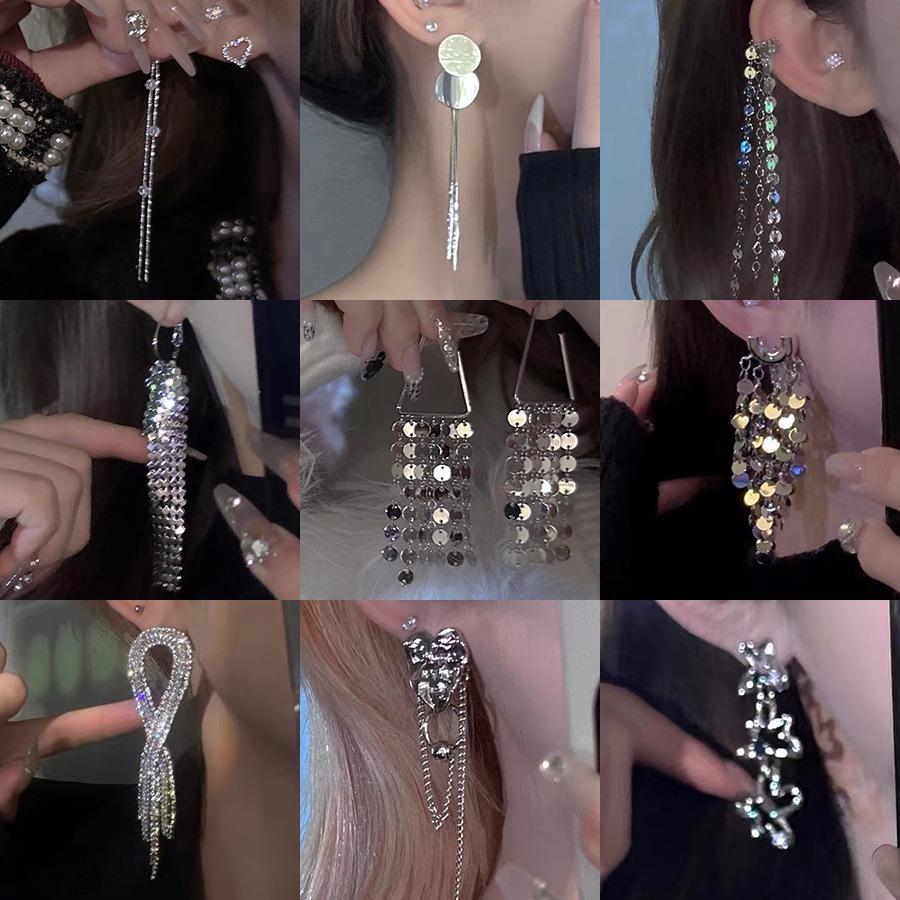 Silver Needle Sequin Tassel Earrings: Chic Cold Style, High-End Design, Fashionable Dangle for a Sophisticated Look.
Silver Needle Sequin Tassel Earrings: Chic Cold Style, High-End Design, Fashionable Dangle for a Sophisticated Look.