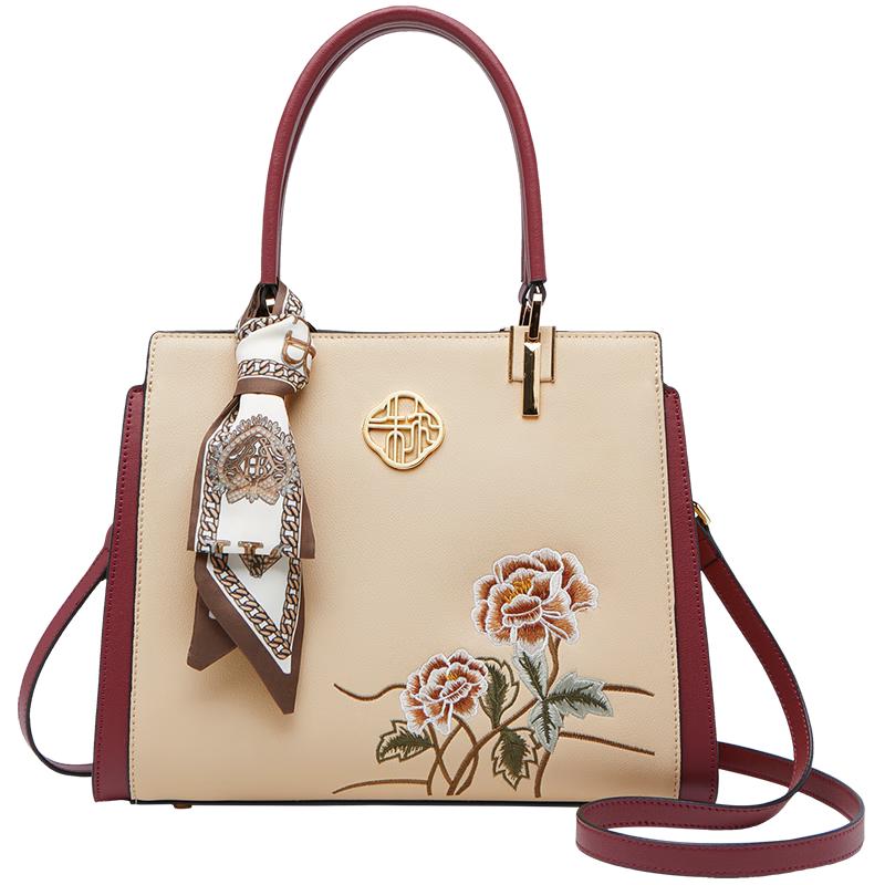 Zhu Er Women s Chinese Floral Embroidered Leather Kelly Handbag
Zhu Er Women s Chinese Floral Embroidered Leather Kelly Handbag
