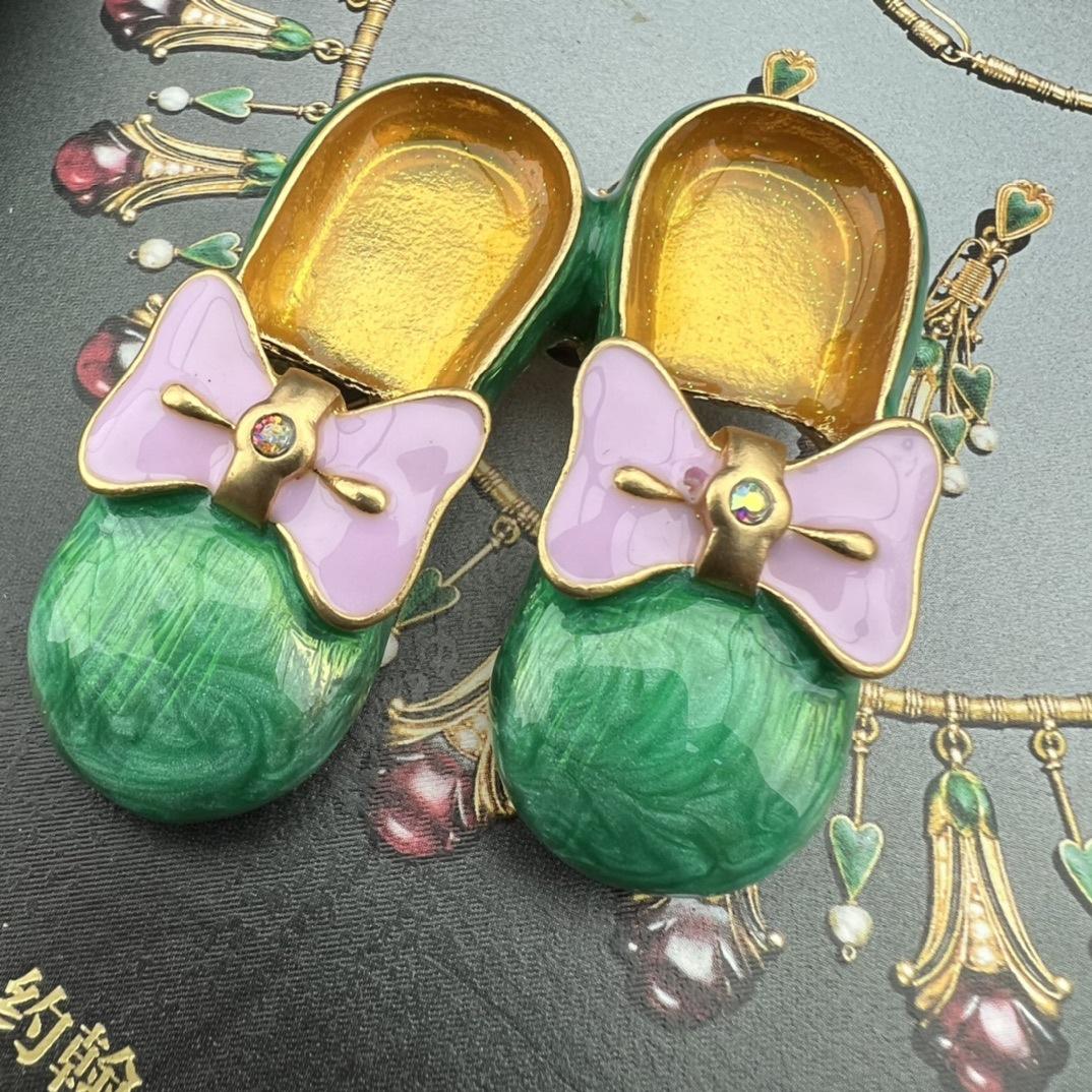 Women Men Cute Shoes Enamel Crystal Brooches Pins Vintage Palace Exquistie Design Unisex Bag Office Accessories Jewelry
Women Men Cute Shoes Enamel Crystal Brooches Pins Vintage Palace Exquistie Design Unisex Bag Office Accessories Jewelry