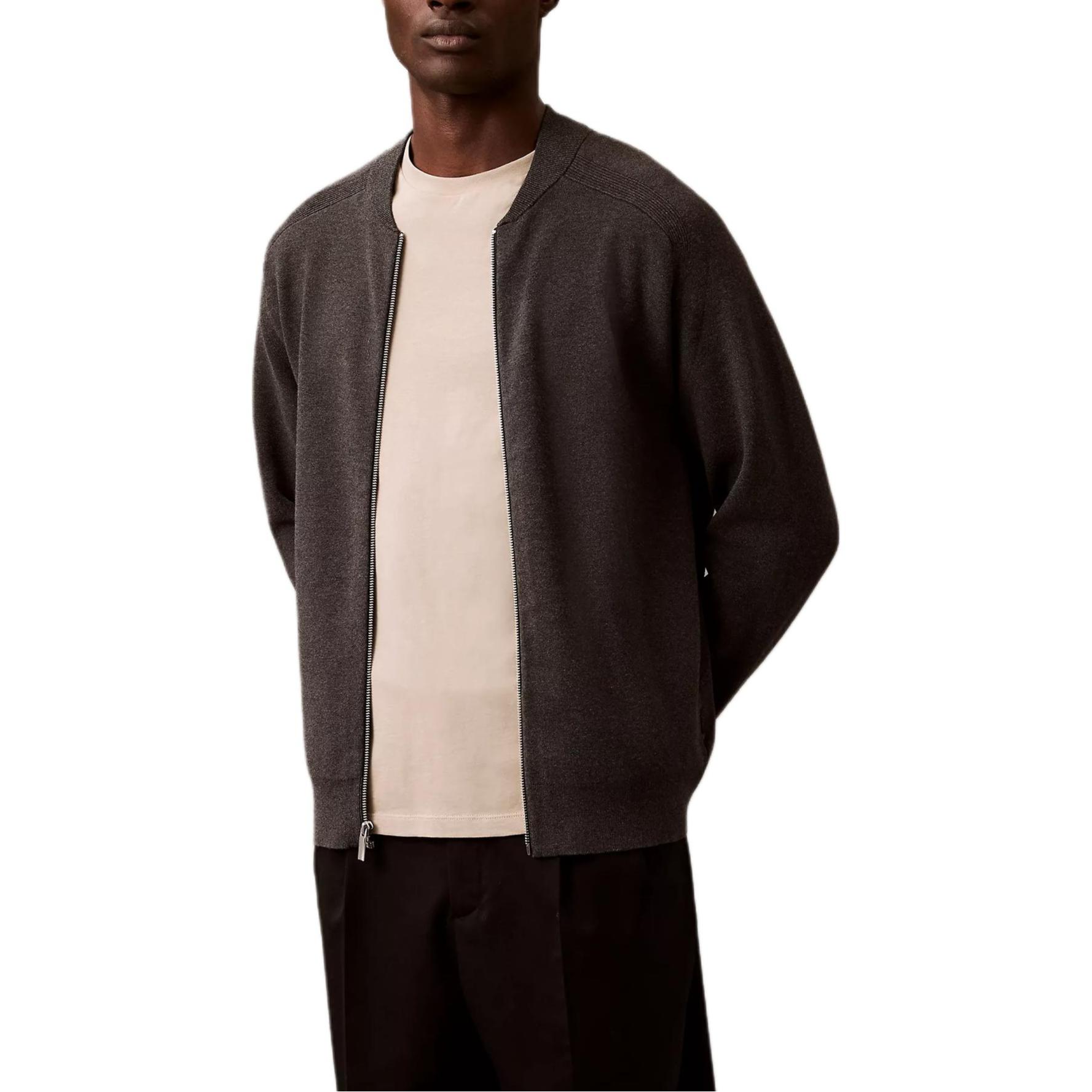 Calvin Klein Минималистичная однотонная влагоотводящая куртка-пилот с длинным рукавом Мужские куртки Бронзовый 40EM324-032 XS
Calvin Klein Минималистичная однотонная влагоотводящая куртка-пилот с длинным рукавом Мужские куртки Бронзовый 40EM324-032 XS