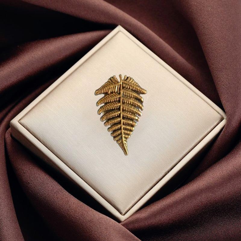 Retro Leaf Shape Brooch Leaves for Men and Women Bow Eight-pointed Star Badge Clothes Bag Accessories Fashion Gift Brooch хакі
Retro Leaf Shape Brooch Leaves for Men and Women Bow Eight-pointed Star Badge Clothes Bag Accessories Fashion Gift Brooch хакі
