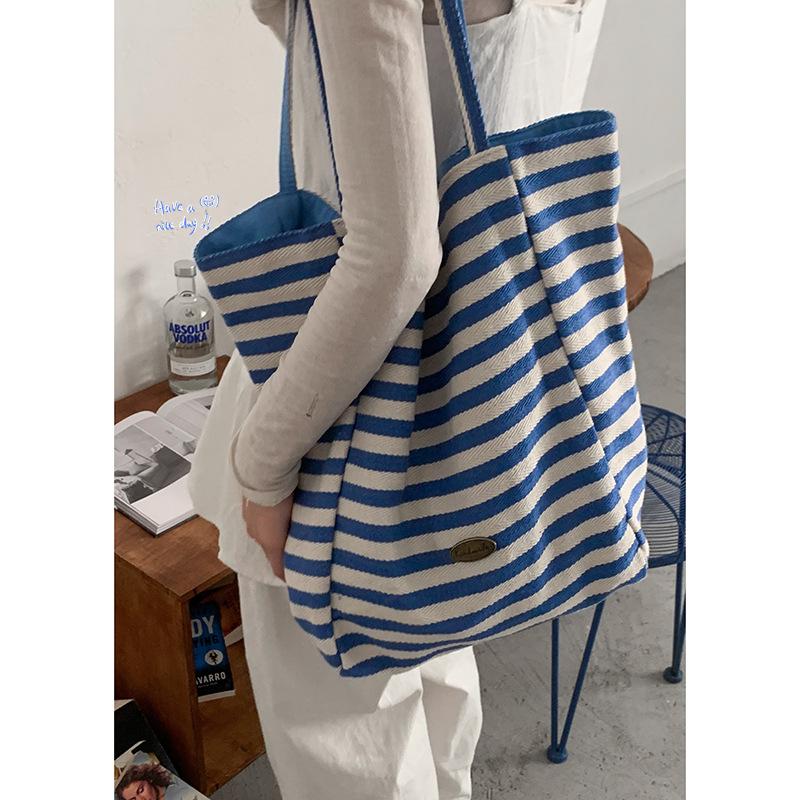 Casual canvas bag Lazy wind underarm bag New large-capacity striped shoulder bag Student class bag
Casual canvas bag Lazy wind underarm bag New large-capacity striped shoulder bag Student class bag