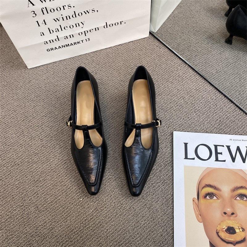 Spring new single shoes women s black hollow pointed tip thin heel shallow mouth Mary Jane shoes niche white high heels women 35 чёрный
Spring new single shoes women s black hollow pointed tip thin heel shallow mouth Mary Jane shoes niche white high heels women 35 чёрный