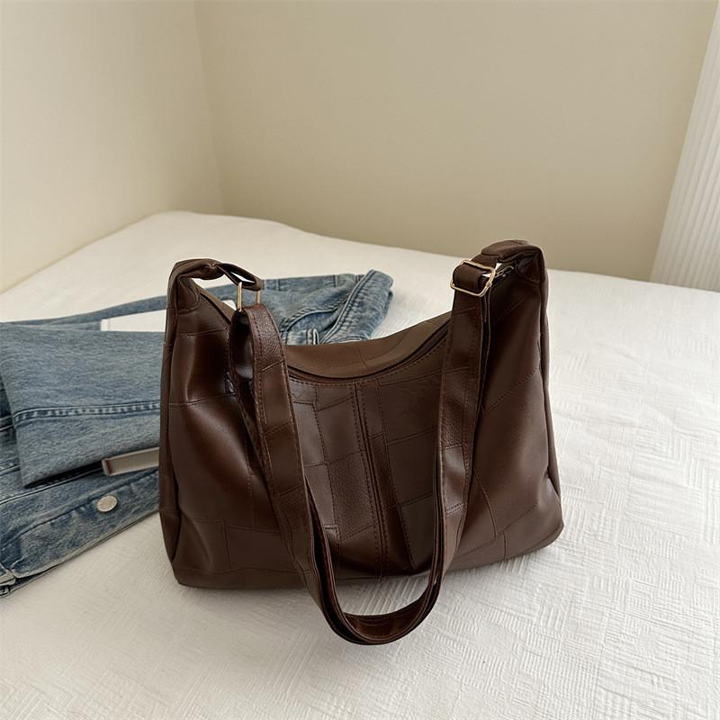 Fashionable And Minimalist Large Capacity Tote Bag Perfect For Streetwear And Everyday Outfits BrownCheck
Fashionable And Minimalist Large Capacity Tote Bag Perfect For Streetwear And Everyday Outfits BrownCheck