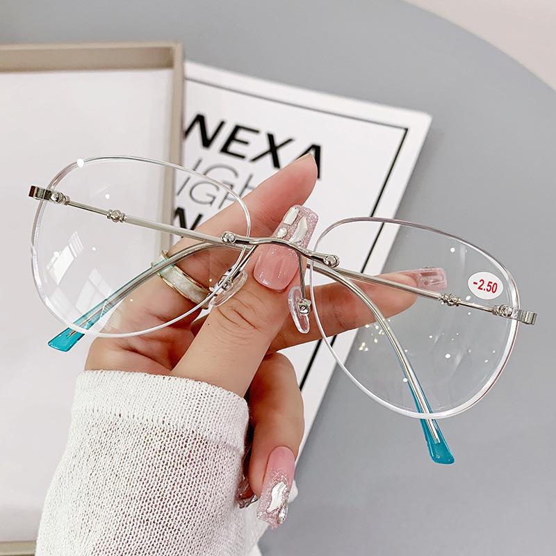 Новые безрамные прогрессивные очки для коррекции зрения для мужчин, модный и классический стиль.3306 -1.5 серебряный
Новые безрамные прогрессивные очки для коррекции зрения для мужчин, модный и классический стиль.3306 -1.5 серебряный