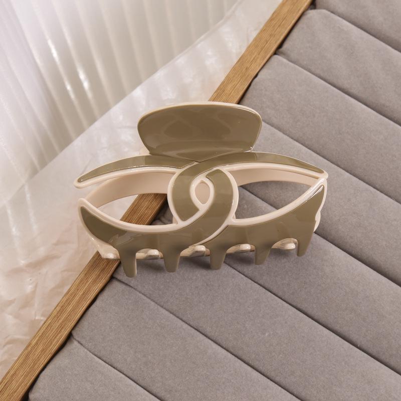 Елегантна шпилька для волосся з текстурованою літерою подвійної літери «С» у французькому стилі – розкішний жіночий аксесуар для волосся
Елегантна шпилька для волосся з текстурованою літерою подвійної літери «С» у французькому стилі – розкішний жіночий аксесуар для волосся