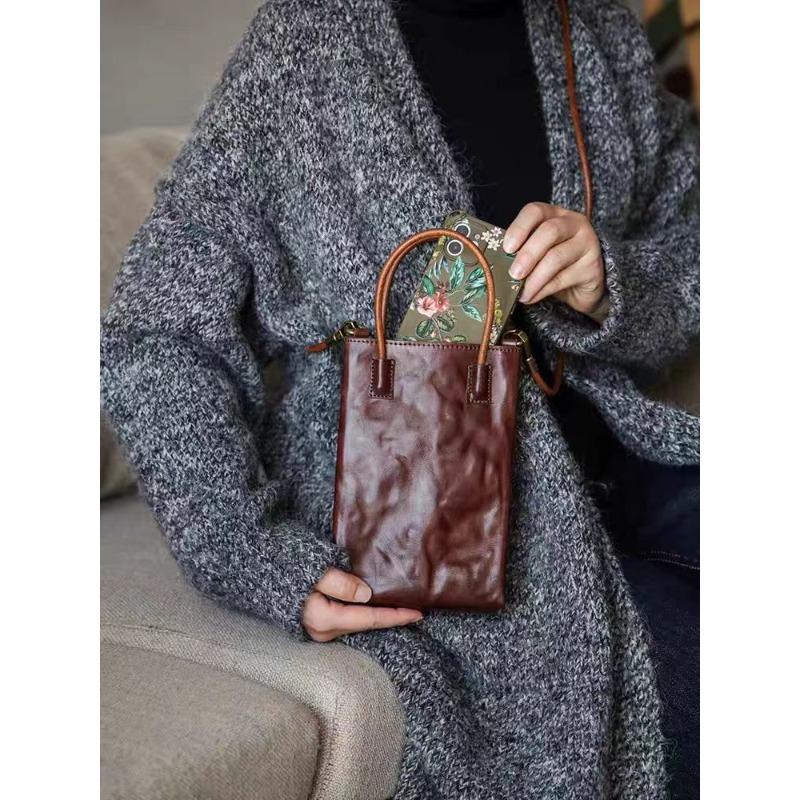 Retro vegetable tanned first layer soft leather mobile phone bag women s premium mini tote bag portable shoulder messenger small bag
Retro vegetable tanned first layer soft leather mobile phone bag women s premium mini tote bag portable shoulder messenger small bag