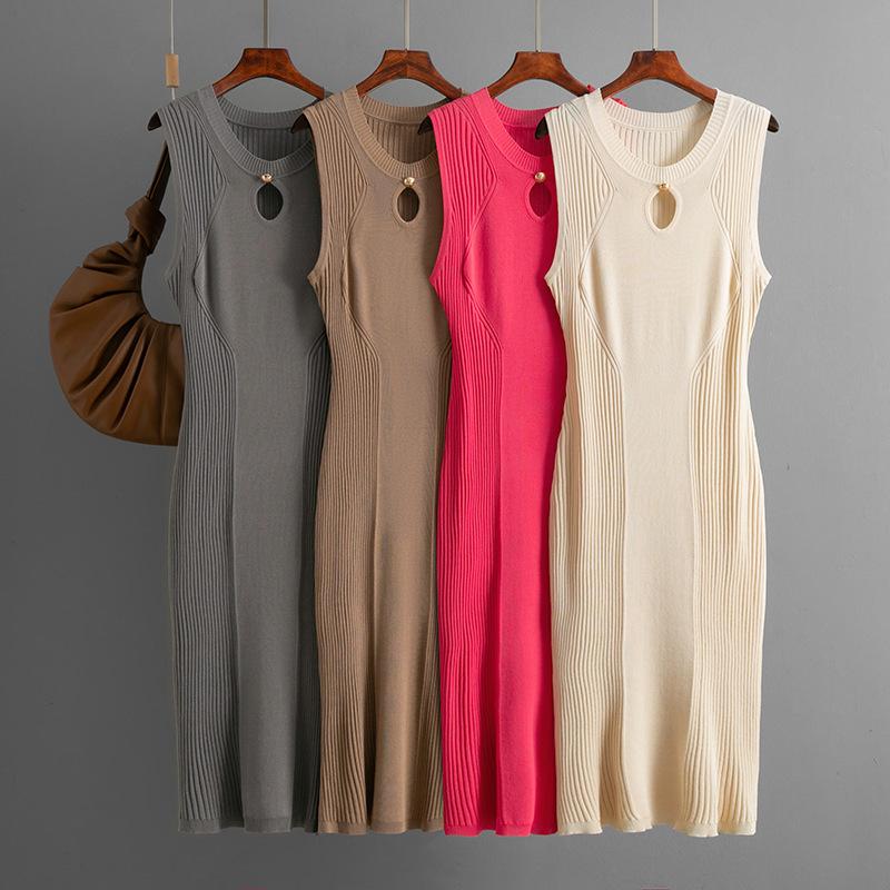 Summer Round-neck Sleeveless Ice Silk Knitted Dress, Slimming and Elegant, Solid Color Base Dress, Mid-length one size сірий колір
Summer Round-neck Sleeveless Ice Silk Knitted Dress, Slimming and Elegant, Solid Color Base Dress, Mid-length one size сірий колір