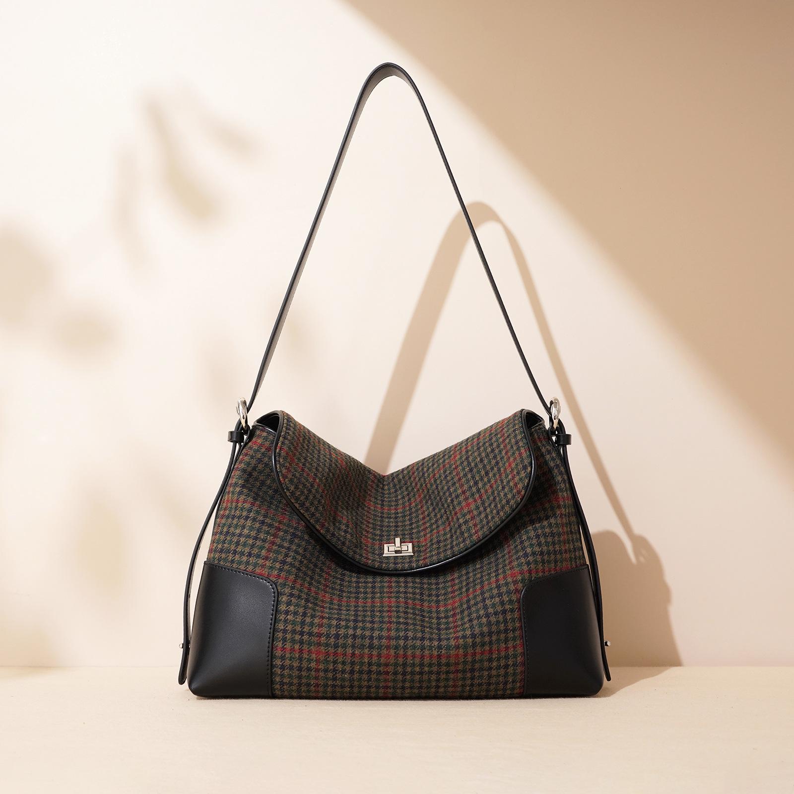 New High-end Large-capacity Hand Bill of Lading Armpit Bag Women s Fashion Commuter Shoulder Bag
New High-end Large-capacity Hand Bill of Lading Armpit Bag Women s Fashion Commuter Shoulder Bag