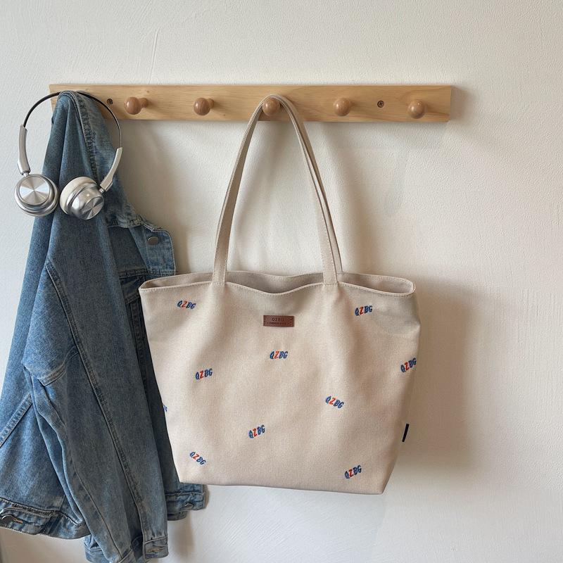Tote bag women s 2025 summer new large-capacity commuter bag canvas shoulder messenger bag fashion embroidery letters бежевий
Tote bag women s 2025 summer new large-capacity commuter bag canvas shoulder messenger bag fashion embroidery letters бежевий