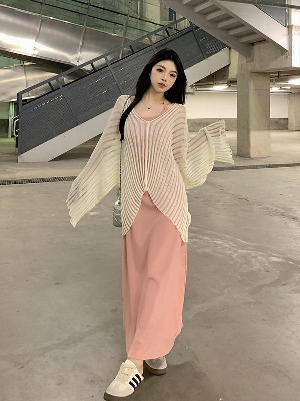 Cute plus-size outfit: pink camisole dress & cardigan for dopamine dressing, easy style for curvy women. L
Cute plus-size outfit: pink camisole dress & cardigan for dopamine dressing, easy style for curvy women. L