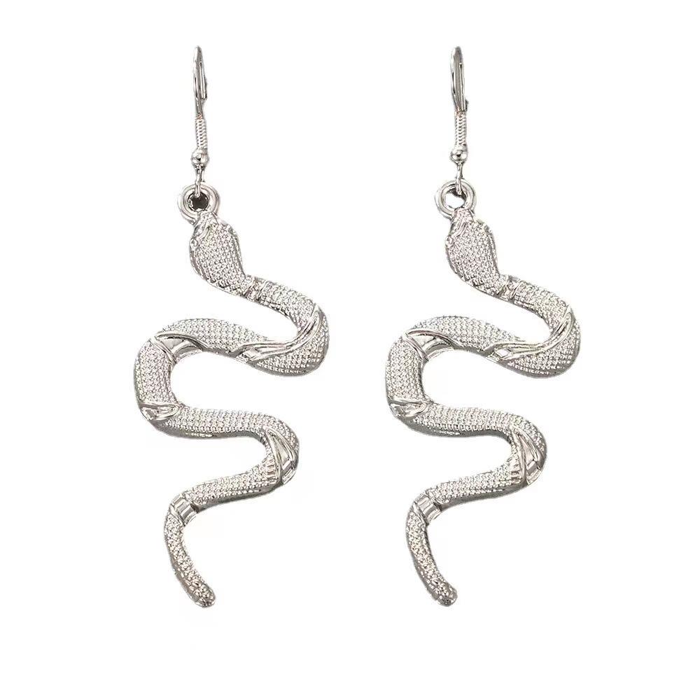 Новые поступления, золотые и серебряные серьги-капли с геометрическим узором в виде змеи для женщин, длинные серьги с жемчугом и подвеской, модные ювелирные изделия в стиле панк для девочек
Новые поступления, золотые и серебряные серьги-капли с геометрическим узором в виде змеи для женщин, длинные серьги с жемчугом и подвеской, модные ювелирные изделия в стиле панк для девочек