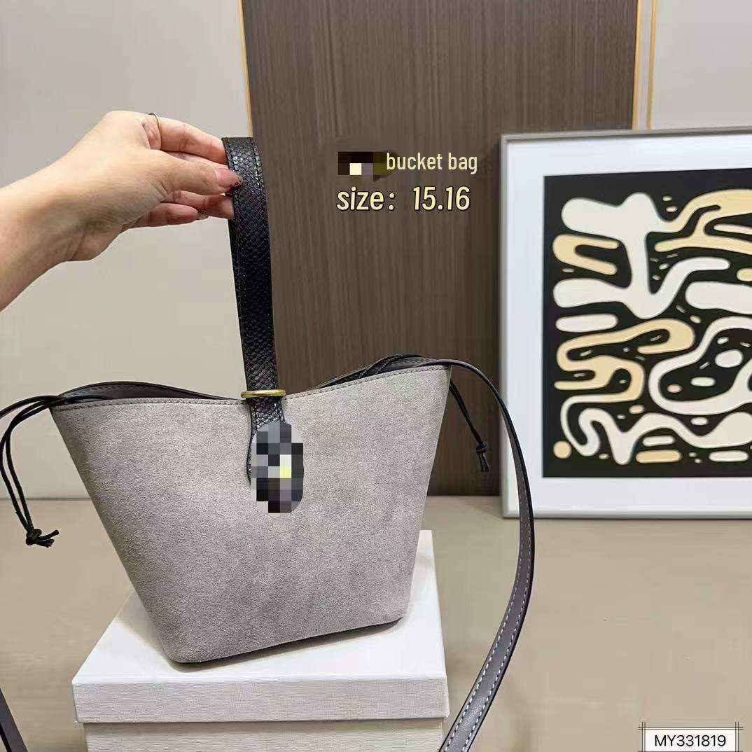 Saiya Retro Print Bucket Bag: Durable, Timeless, High-Value Classic & Versatile Style 15*16 сірий колір
Saiya Retro Print Bucket Bag: Durable, Timeless, High-Value Classic & Versatile Style 15*16 сірий колір