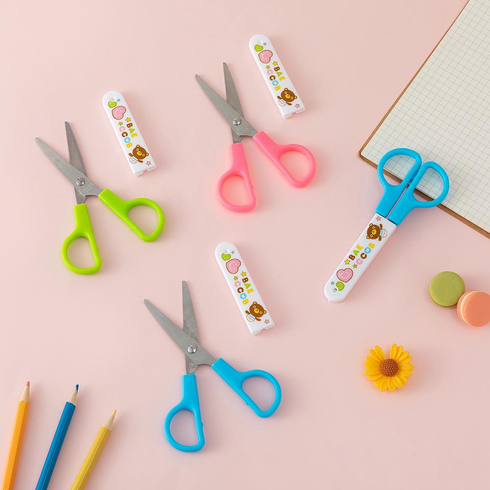 Multi-Functional Office Scissors with Children s Safety Belt and Portable Sewing Hat Random Color
Multi-Functional Office Scissors with Children s Safety Belt and Portable Sewing Hat Random Color