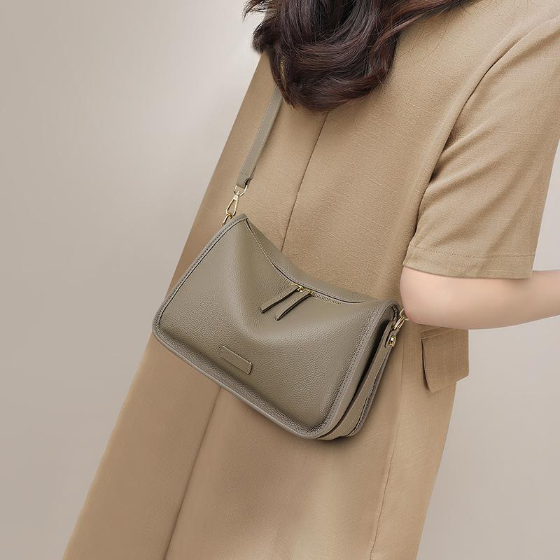 Bag Women S Bag Fashion Versatile Messenger Bag Wide Shoulder Strap Shoulder Bag Large Capacity Underarm Bag
Bag Women S Bag Fashion Versatile Messenger Bag Wide Shoulder Strap Shoulder Bag Large Capacity Underarm Bag