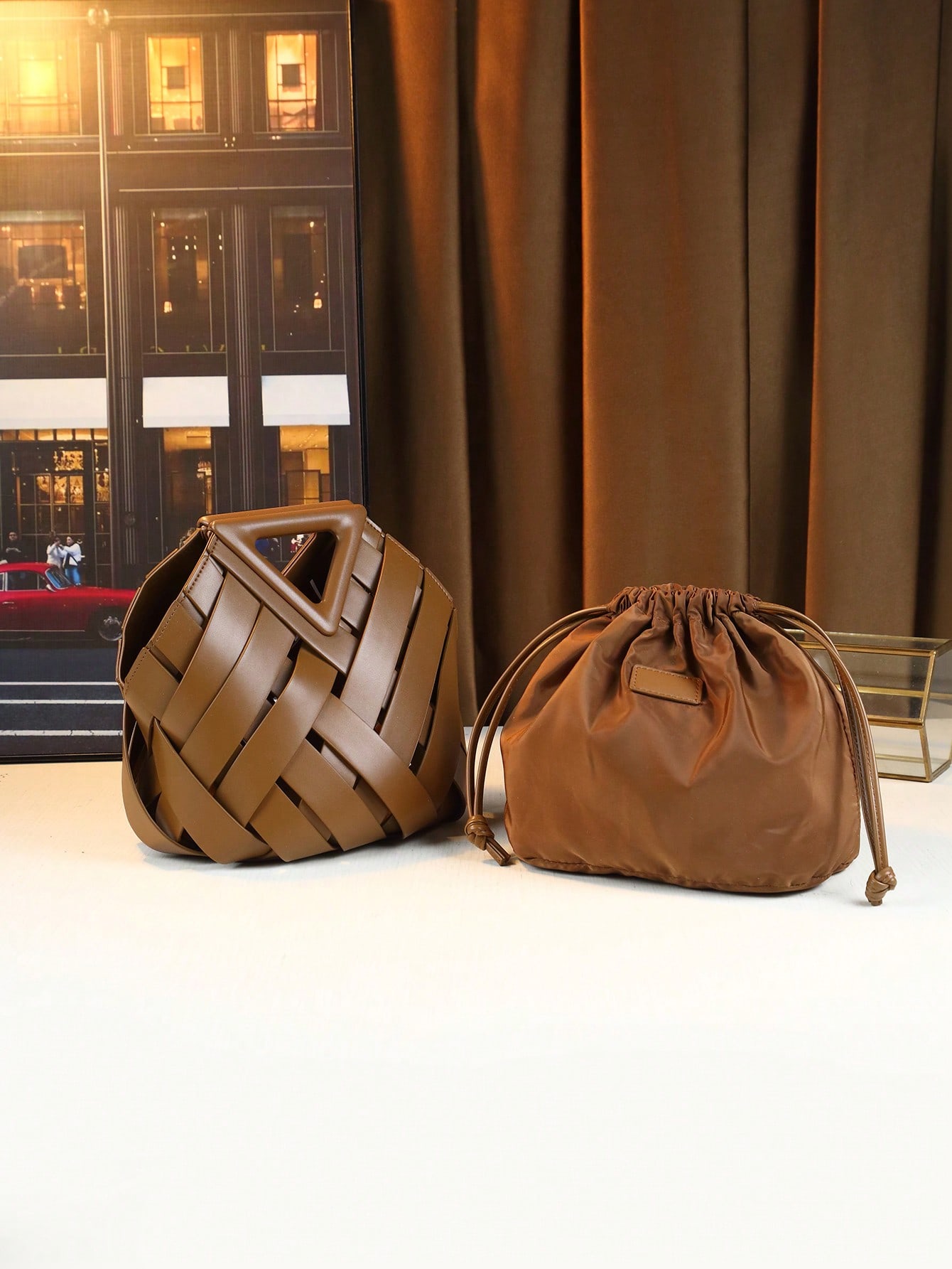 Woven Design Women Handbag, Tote Basket Bag, High-End Niche Inverted Triangle Shaped Fashion Commuter Bag, Casual Style
Woven Design Women Handbag, Tote Basket Bag, High-End Niche Inverted Triangle Shaped Fashion Commuter Bag, Casual Style