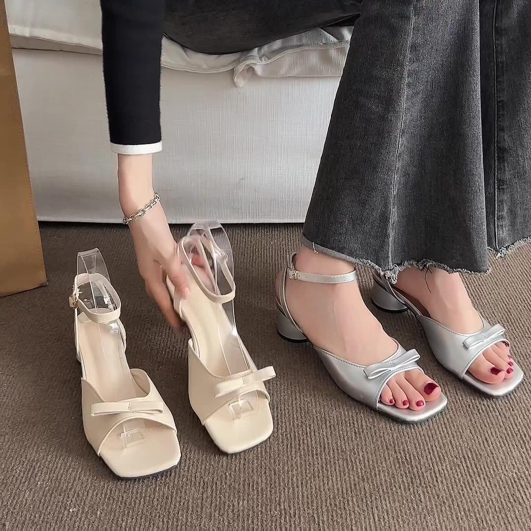 Summer French high-heeled sandals New fairy style fashion sandals Versatile outer thick heel cool slippers 35 серебряный
Summer French high-heeled sandals New fairy style fashion sandals Versatile outer thick heel cool slippers 35 серебряный